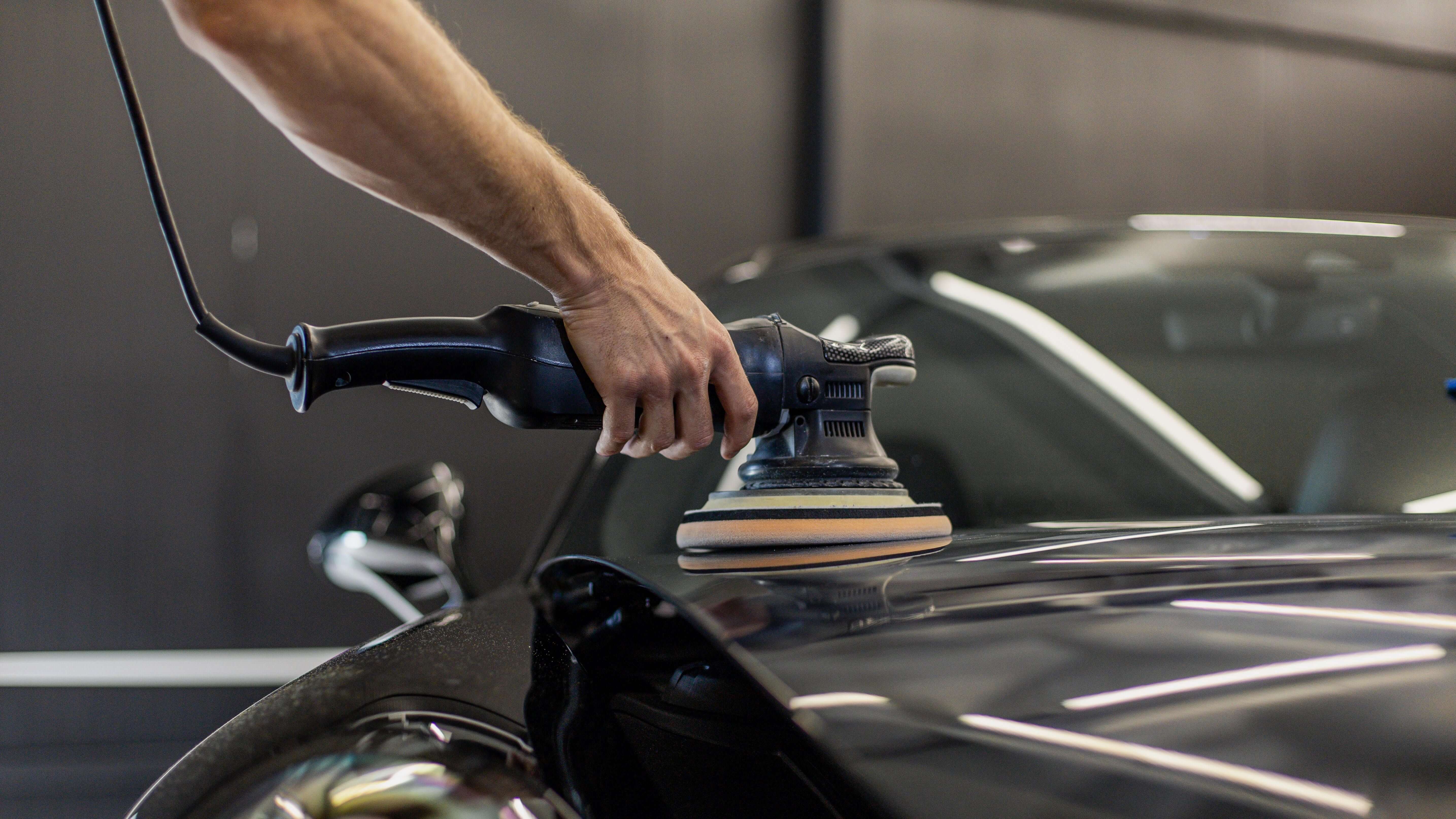 technician-polishing-the-surface-of-a-modern-black-2025-02-11-21-06-04-utc_56225a71-afa4-4e1f-97d9-1921e5260579